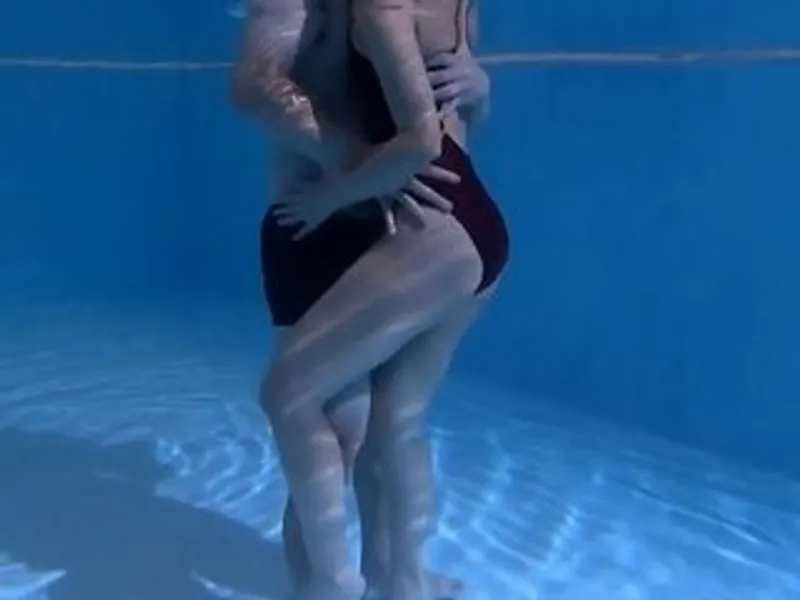 ông chồng lạnh nhạt, vợ cắm sừng với hlv dạy bơi