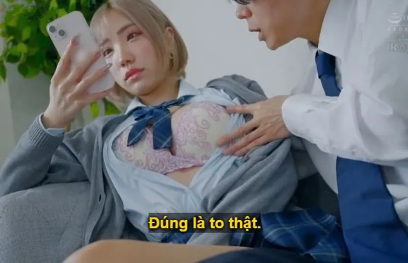 Cô học trò băng giá vô cảm, chỉ cần tiền là anh tha hồ muốn làm gì cũng được.